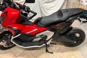 XADV 750 RED SPECIAL EDITION