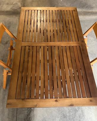 Tavolo con 2 sedie in legno