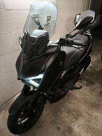 YAMAHA XMAX TECH MAX 300