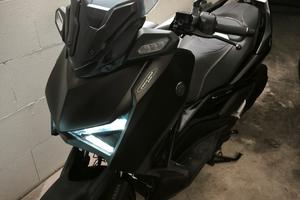 YAMAHA XMAX TECH MAX 300