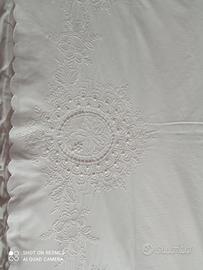 Lenzuolo antico ricamato a mano 