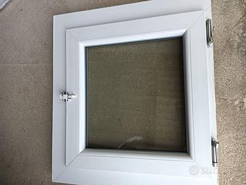 Serramento pvc bianco