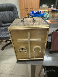Tabernacolo da mensa vintage in ottone dorato 900"