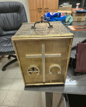 Tabernacolo da mensa vintage in ottone dorato 900"