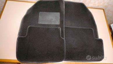 TAPPETINI UNIVERSALI IN MOQUETTE  COMPLETI 4  PZ.