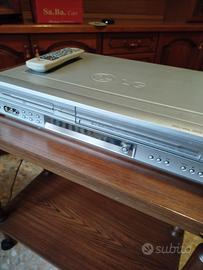 Lettore DVD e videoregistratore VHS