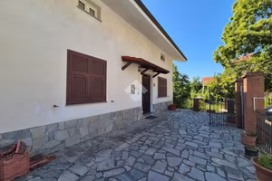 VILLA SINGOLA A PONZONE