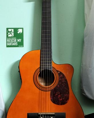Chitarra classica elettrificata