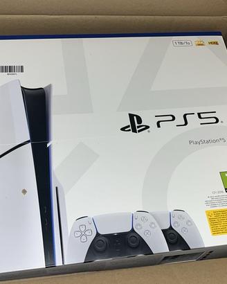 PlayStation cinque cd slim con due joystick
