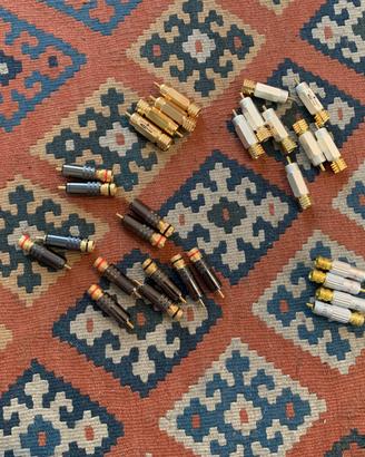 Stock di 28 connettori RCA