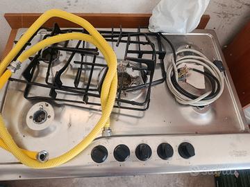 fornello 5 fuochi ariston