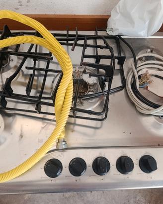 fornello 5 fuochi ariston