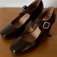 Scarpe tacco e zeppa lucido