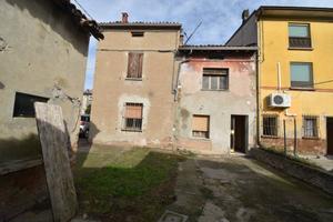 Casa indipendente di 192 m² con 5 locali e box aut