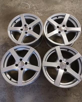 4 cerchi in lega 15×6,5JJ
