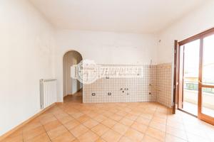 Trilocale con posto auto e cantina - Via Mamoiada