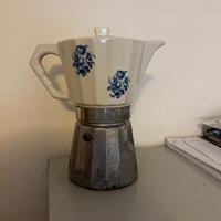 Caffettiera vintage in alluminio e porcellana