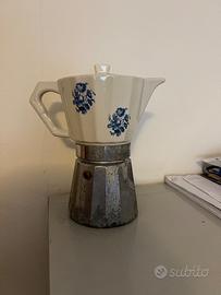 Caffettiera vintage in alluminio e porcellana