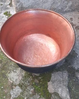 Calderoni in rame usati poche volte.