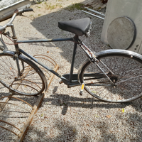 2 biciclette vecchie da restaurare