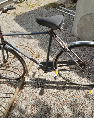 2 biciclette vecchie da restaurare
