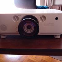 Proiettore NEC PA621U