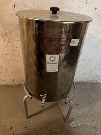Serbatoio da 50 litri in acciaio inox per vino