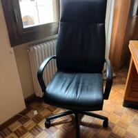 Sedia da ufficio ergonomica nera in pelle