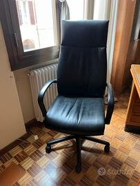 Sedia da ufficio ergonomica nera in pelle