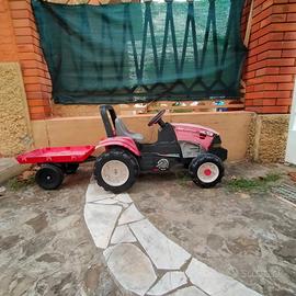 Trattore giocattolo 