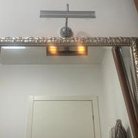 Cornice specchio e lampada Devon & Devon