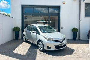Toyota Yaris 1.0 51 Kw 5P LOUNGE RET. - 2012