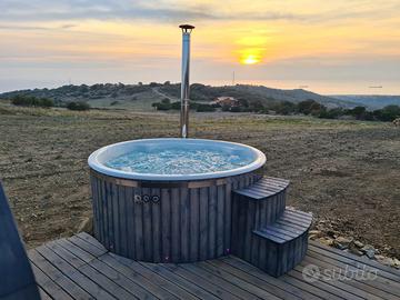 Vasca da esterno idromassaggio alimentataa legna