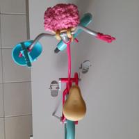 Maggiolino, scooter e bicicletta di Barbie