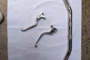 Manubrio e leve Harley Davidson 883 