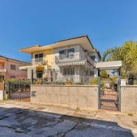 Villa su tre livellicentro di baia Verde Castel vo