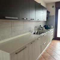 Cucina lineare + 2 colonne