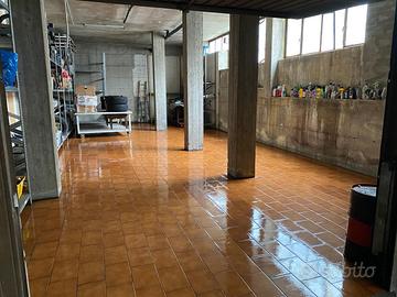 Magazzino, garage, deposito a VB centralissimo.