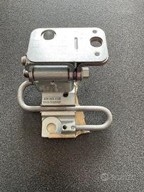 Cerniera porta posteriore destra inf Passat