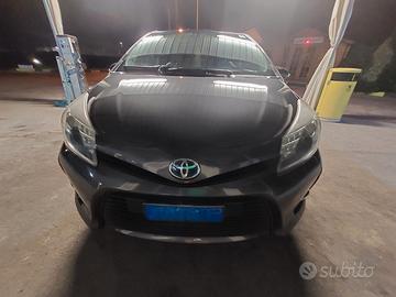 TOYOTA Yaris - 2013