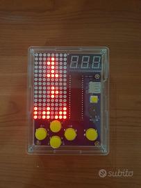 Mini console pixel già assemblata (con 4 batterie)