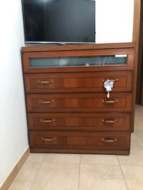 Mobile in legno con cassetti