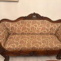 Divano retro e due poltrone stile antico