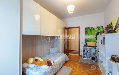 Ampio trilocale con cantina e garage