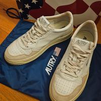 scarpe  Autry,  Diadora e Jeans