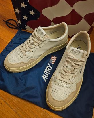 scarpe  Autry,  Diadora e Jeans