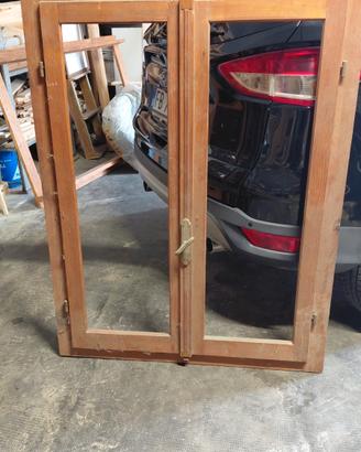 Finestra in legno no vetro