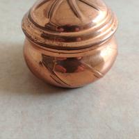 Ciotola con coperchio in rame vintage 