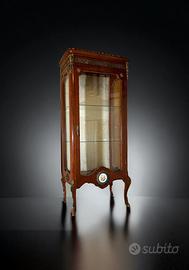 Vetrina - Porcellana, bronzo, marmo, jacquard.