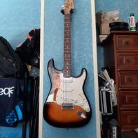 Chitarrra Fender Squier Bullet Strat+Cust. Rigida